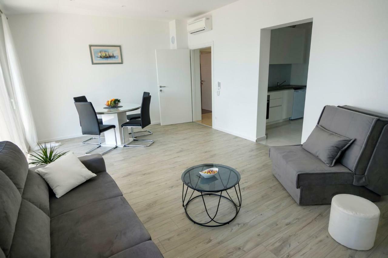 אומיס Apartmani Ticinovic מראה חיצוני תמונה