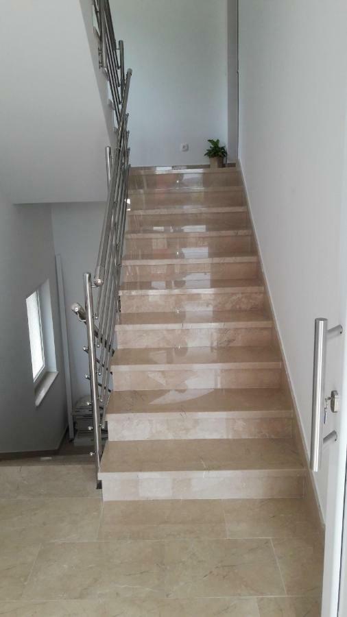 אומיס Apartmani Ticinovic מראה חיצוני תמונה