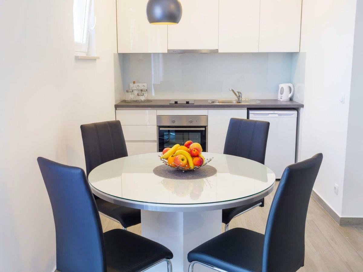 אומיס Apartmani Ticinovic מראה חיצוני תמונה