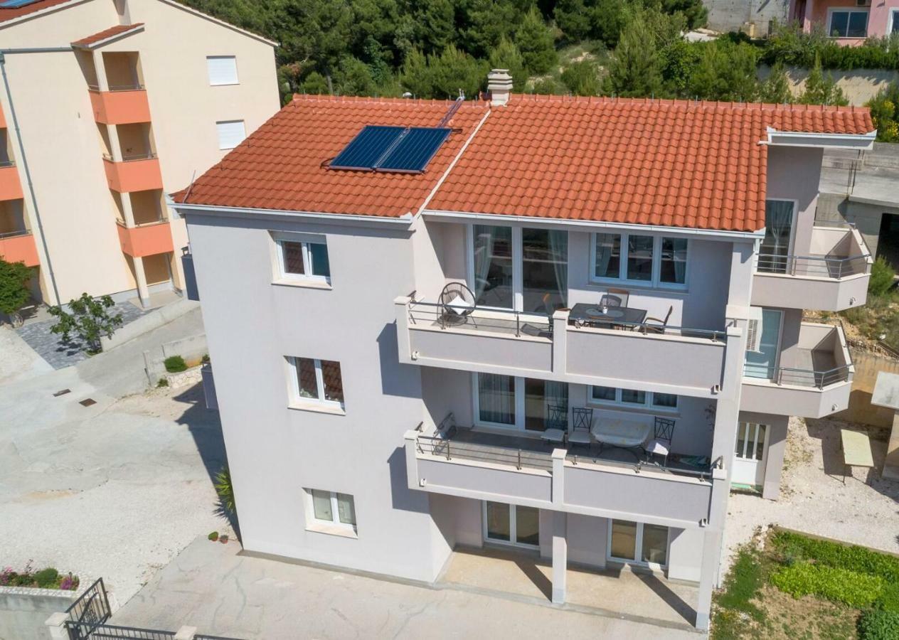 אומיס Apartmani Ticinovic מראה חיצוני תמונה