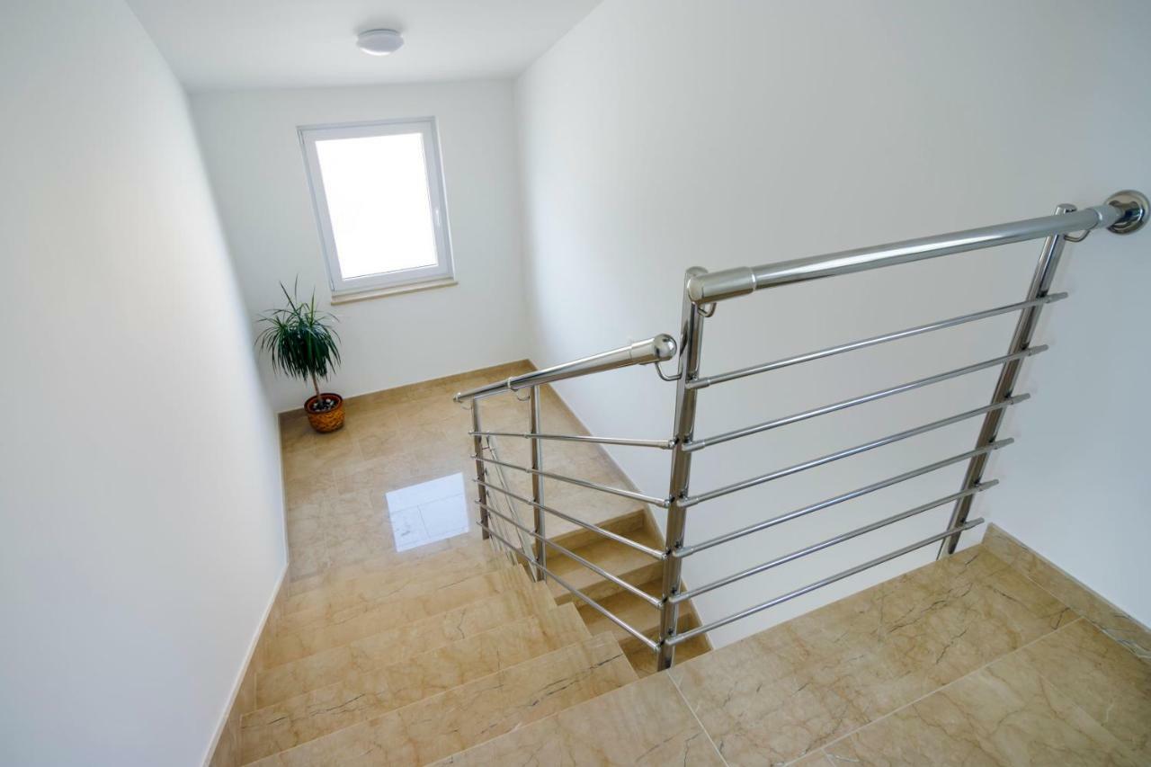 אומיס Apartmani Ticinovic מראה חיצוני תמונה