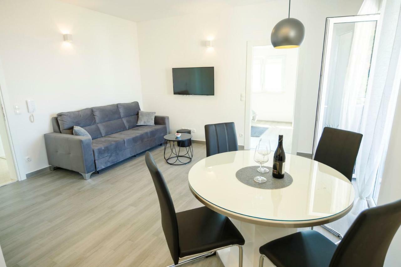 אומיס Apartmani Ticinovic מראה חיצוני תמונה