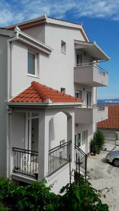 אומיס Apartmani Ticinovic מראה חיצוני תמונה
